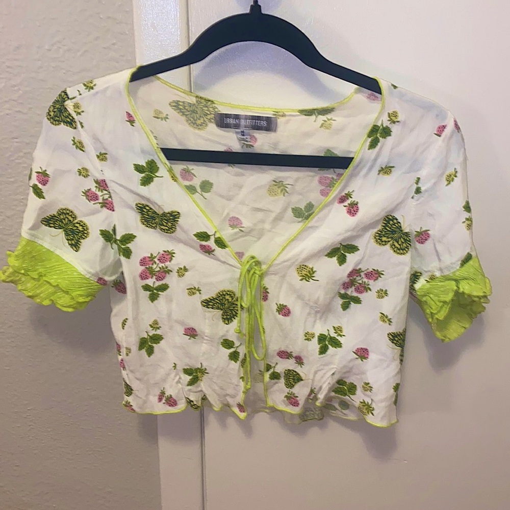 Urban Outfitters Front Tie Top. Cropped. Size M. White